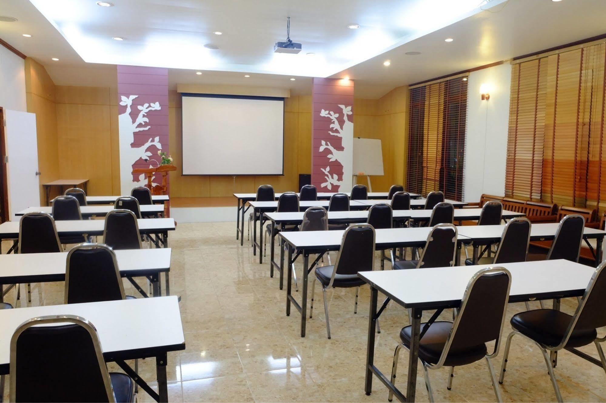 Studio Khon Kaen By Icheck Inn Kültér fotó